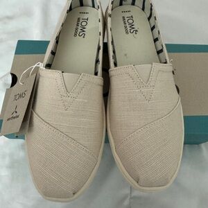 Toms 8.5 new in box canvas alpargata cream natural new in box with tags